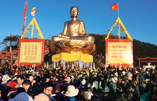 Festival de Yen Tu, une destination touristique et spirituelle ảnh 1