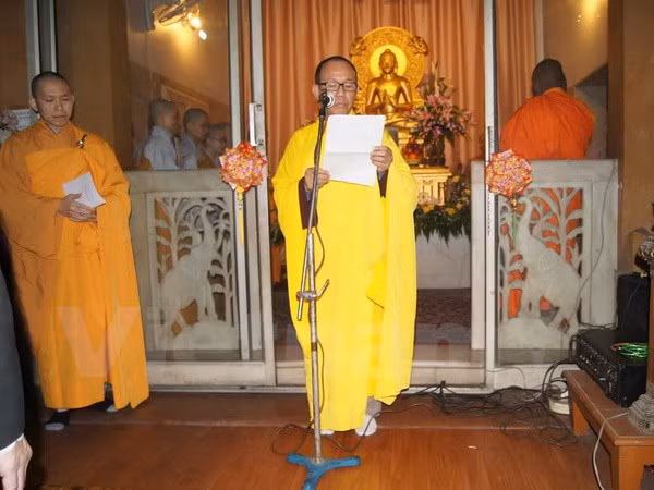 La communauté vietnamienne à l'étranger fête le Têt du Coq ảnh 1