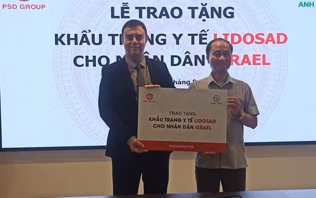 Le Vietnam présente 100.000 masques faciaux à Israël ảnh 1