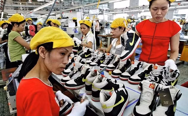 "L'économie vietnamienne ne se redressera pas en forme de V, mais par de virgule, comme le logo Nike" ảnh 1