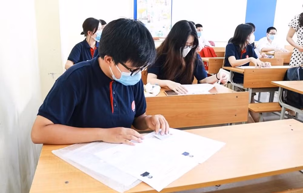 COVID-19 : l'examen de fin d'études secondaires commence en toute sécurité ảnh 1