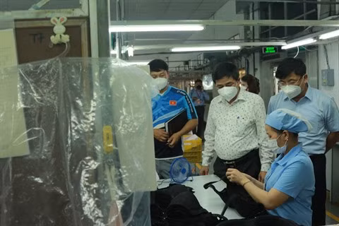 Malgré la crise, les entreprises s'efforcent d'offrir des primes du Têt à leurs employés ảnh 1