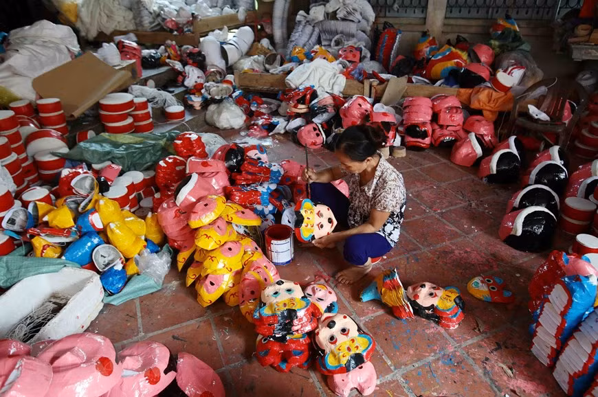 Les jouets traditionnels de la fête de la mi-automne de plus en plus prisée ảnh 1