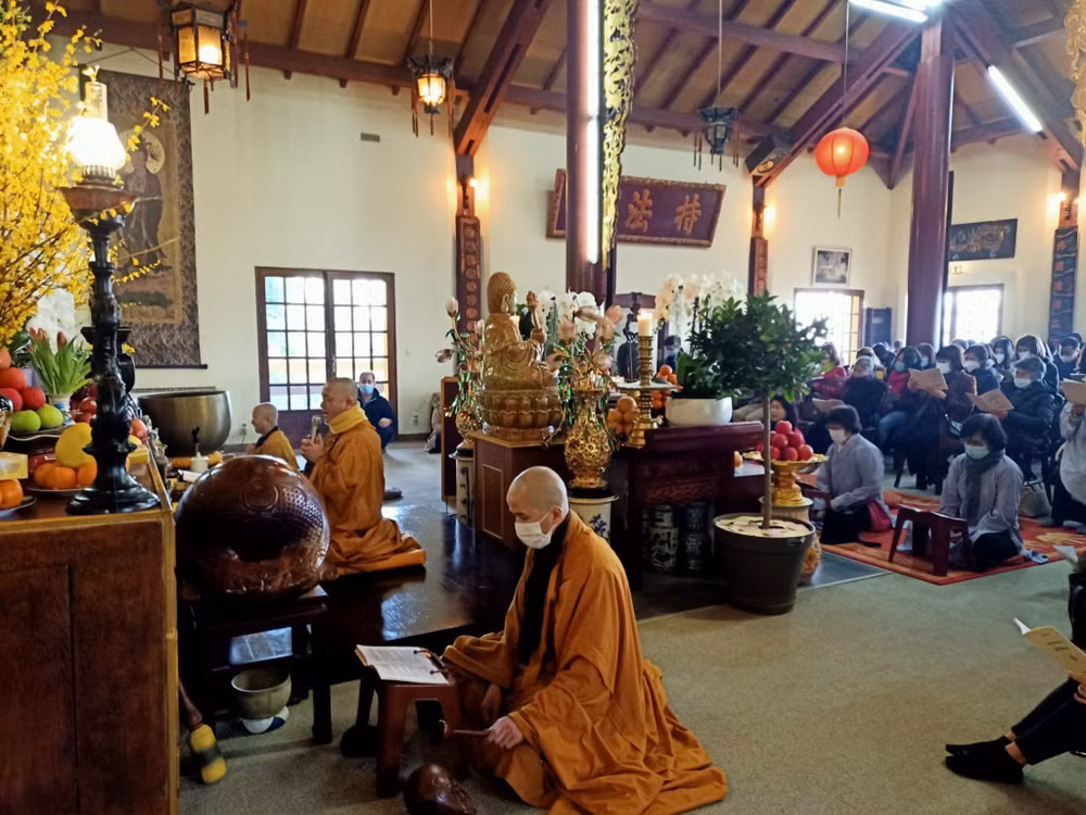Prières pour la sérénité au monastère zen de Truc Lâm en France ảnh 2