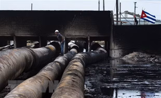 Un don vietnamien de 100.000 dollars à Cuba après l’incendie d’un dépôt pétrolier ảnh 1