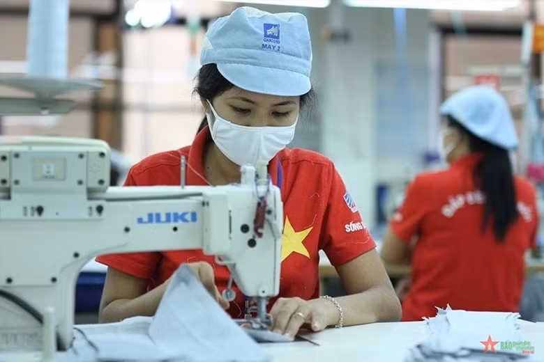 Le Vietnam exporte pour plus de 24 milliards de dollars de produits textiles ảnh 1