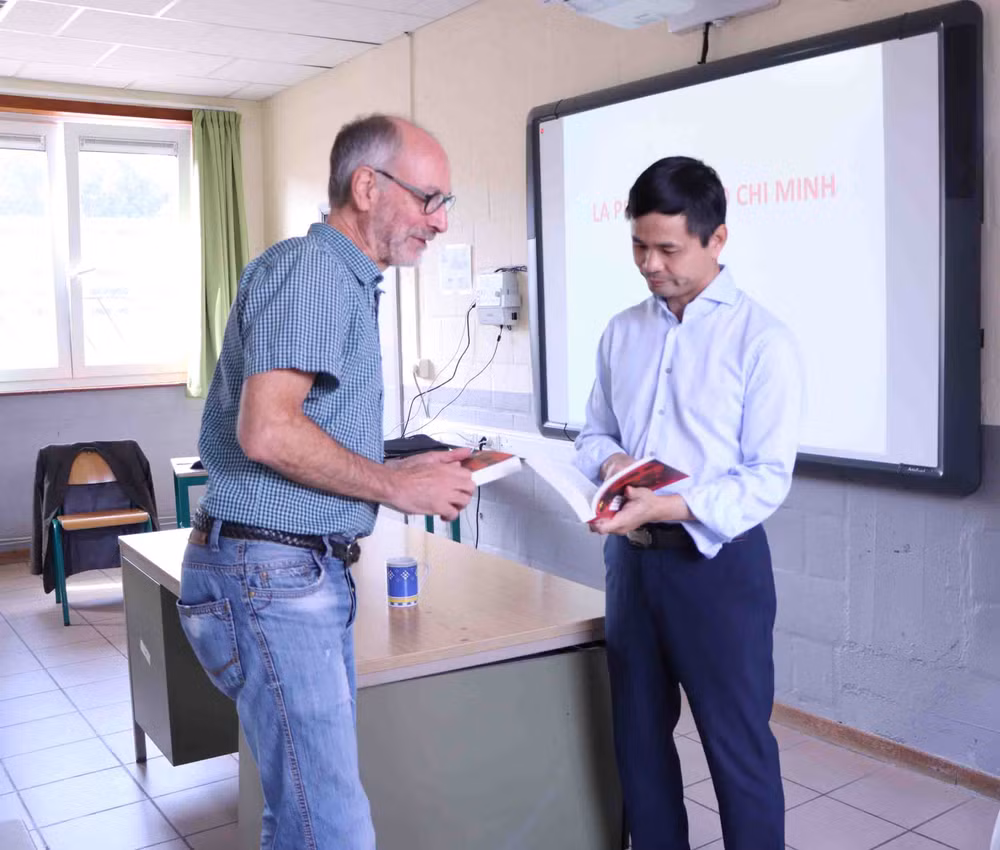 Un cours sur la pensée Hô Chi Minh à des Belges ảnh 2