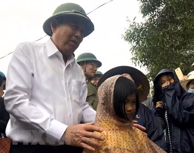 Le vice-Premier ministre Truong Hoa Binh à Quang Tri ảnh 1