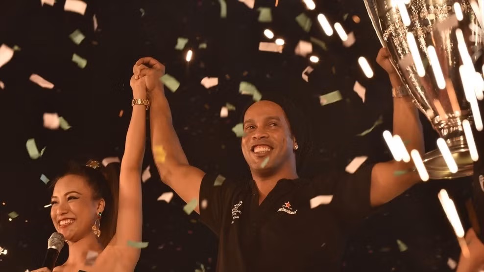 L'"UEFA Champions League Trophy Tour" fait halte au Vietnam ảnh 1