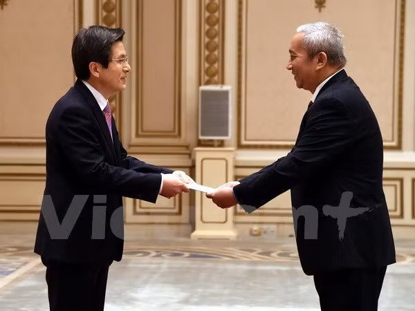 Le président sud-coréen p. i estime les relations de coopération avec le Vietnam ảnh 1