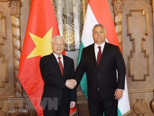 Le secrétaire général du PCV Nguyên Phu Trong termine sa visite officielle en Hongrie ảnh 1