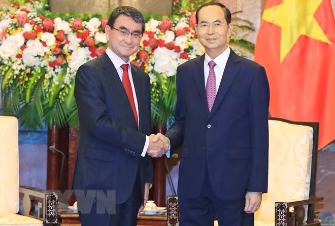 Le président Tran Dai Quang reçoit le ministre japonais des Affaires étrangères ảnh 1