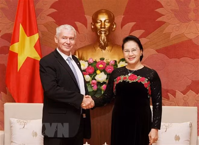 La présidente de l’AN reçoit le président du Parquet suprême hongrois ảnh 1
