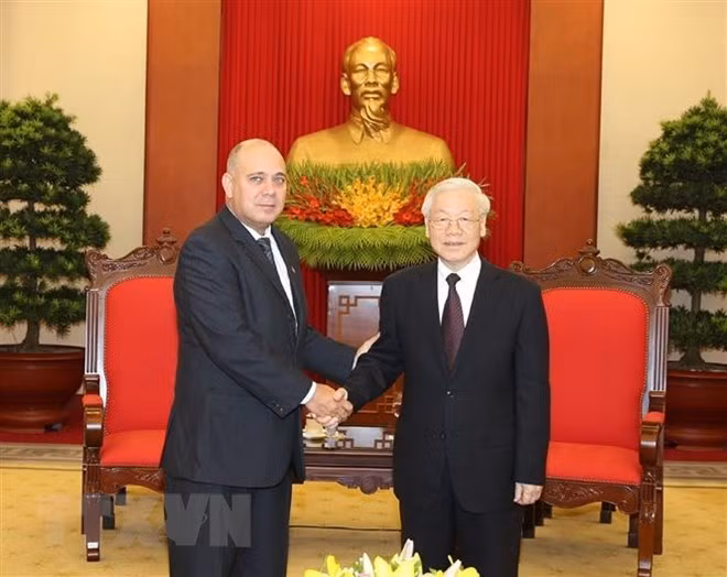 Le secrétaire général Nguyen Phu Trong reçoit une haute délégation cubaine ảnh 1