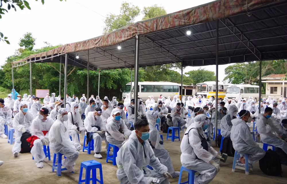 Coronavirus : près de 330 citoyens vietnamiens rapatriés de l’Angola ảnh 1
