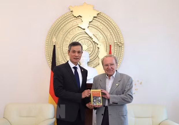 Un journaliste allemand présentera un livre sur le Président Ho Chi Minh le 2 septembre prochain ảnh 1