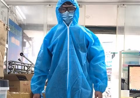 COVID-19: Quand boutiques et labels de mode se réorientent vers le matériel anti-épidémique ảnh 1