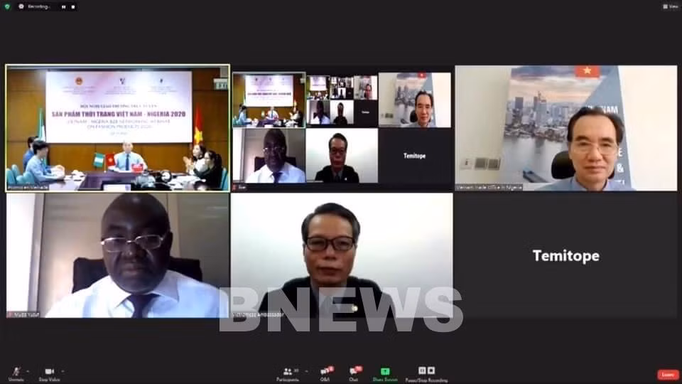 Des importateurs nigérians intéressés par des produits de la mode vietnamiens ảnh 1