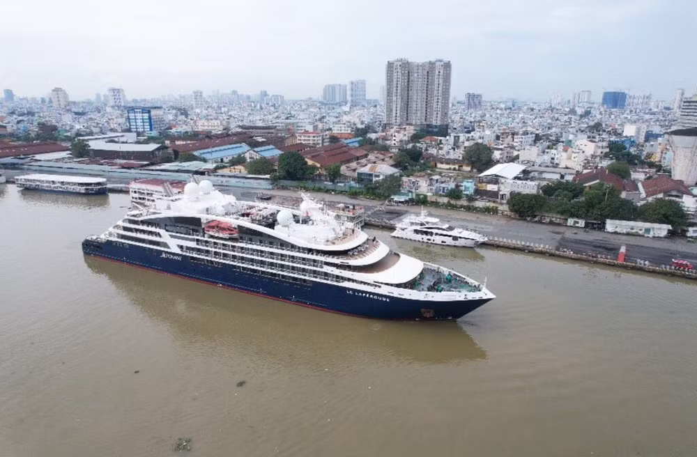 Hô Chi Minh-Ville accueille le premier groupe de croisiéristes ảnh 2