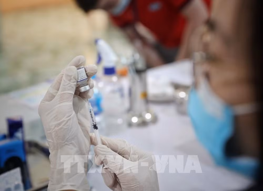 Covid-19: le Vietnam recense 702 nouveaux cas et un décès en 24 heures ảnh 1