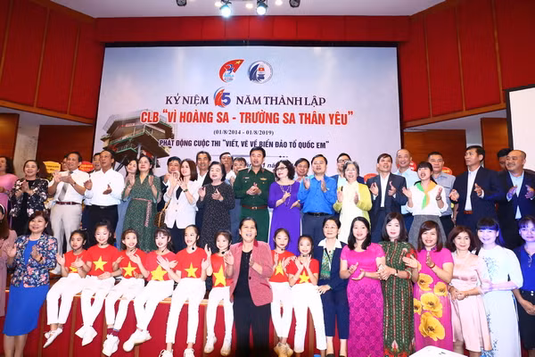 Cérémonie du 5e anniversaire du club "Pour Hoang Sa - Truong Sa bien-aimés" ảnh 1