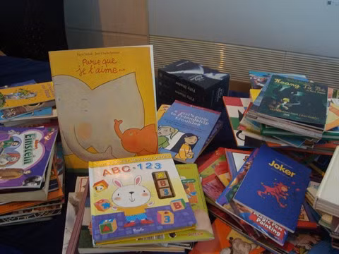 Nouvelle collecte de livres à l’occasion de la Journée de la diplomatie solidaire ảnh 2