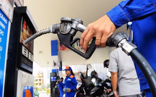 Deuxième hausse consécutive des prix des carburants en avril ảnh 1