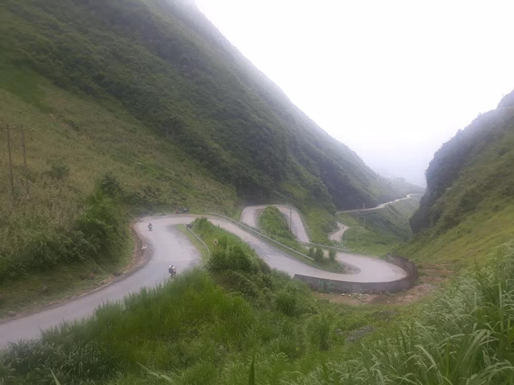 La route "Bonheur" - la route du patrimoine Ma Pi Leng ảnh 1