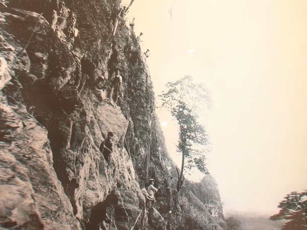 La route "Bonheur" - la route du patrimoine Ma Pi Leng ảnh 3