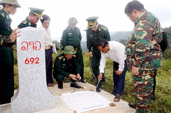 Formation professionelle sur la gestion frontalière pour des officiers laotiens ảnh 1