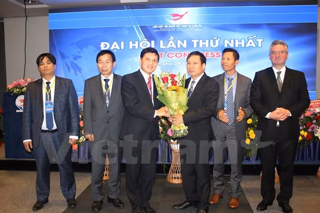 Premier congrès de l’Union des associations des Vietnamiens en Europe ảnh 1
