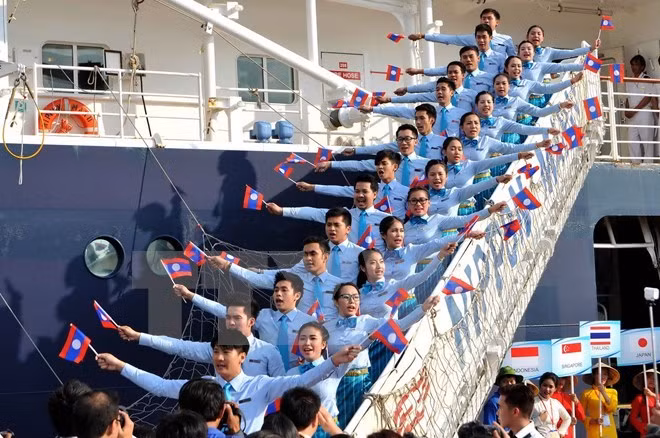 Bateau de la jeunesse de l’Asie du Sud-Est-Japon : promouvoir l'image du Vietnam ảnh 1