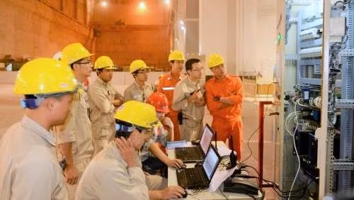 La centrale thermique de Duyên Hai 1 produit 15,3 milliards de kWh depuis janvier ảnh 1
