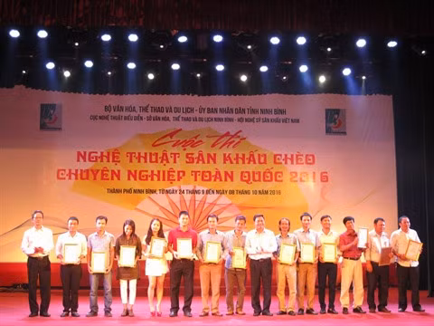 Ninh Binh : 47 médailles d'or au concours national d'art scénique de chèo 2016 ảnh 1