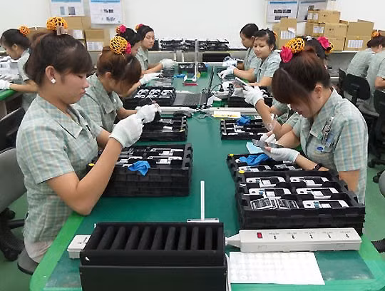 Succès des téléphones “made in Vietnam” en Russie ảnh 1