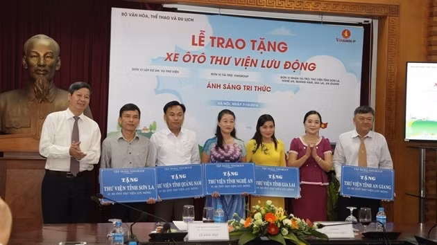 Des bibliothèques ambulantes offertes à 5 provinces ảnh 1