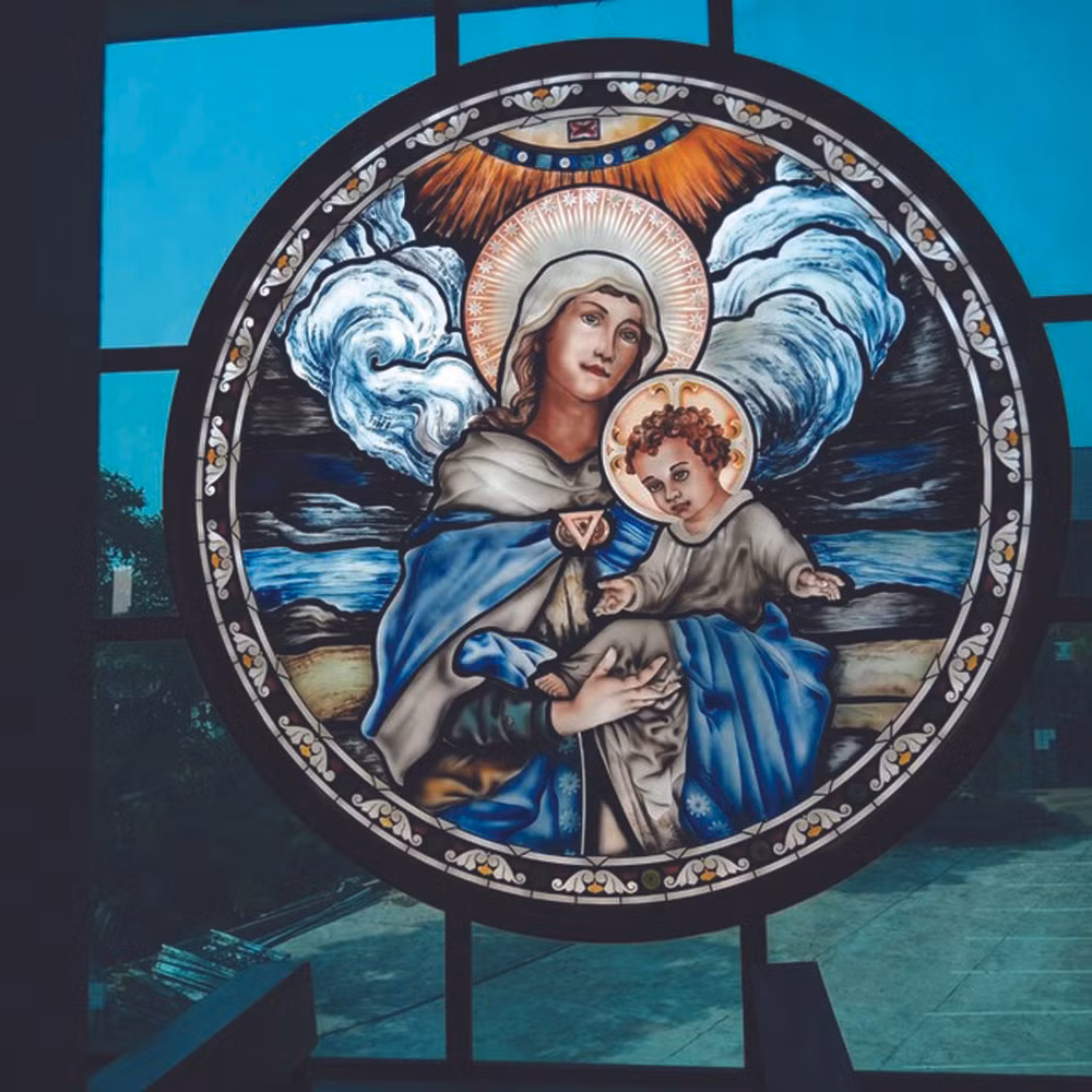 Un artisan qui donne naissance aux vitraux "made in Vietnam" ảnh 2