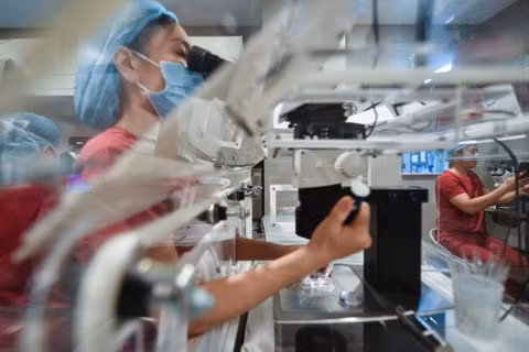 Célébration des 25 ans de la naissance de premiers bébés issus de FIV au Vietnam ảnh 2