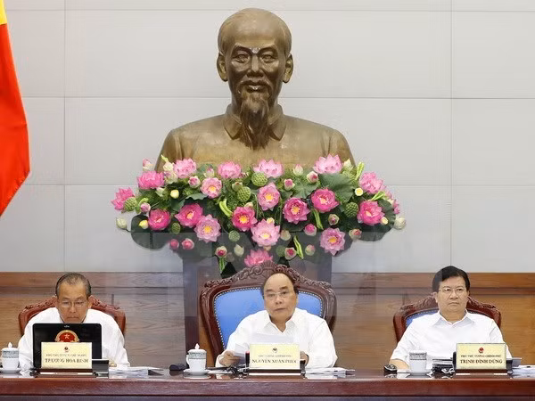 Le gouvernement se réunit sur le renforcement institutionnel ảnh 1