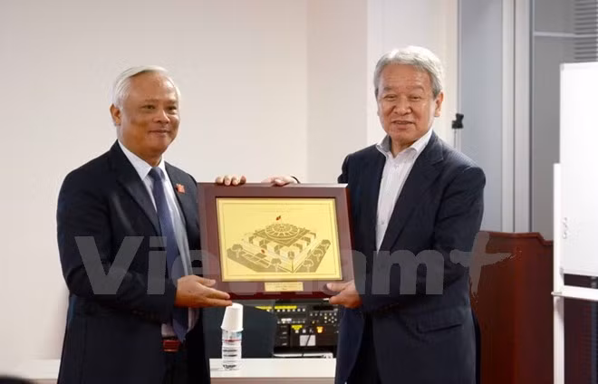 Le vice-président de l’AN Uong Chu Luu en visite de travail au Japon ảnh 1