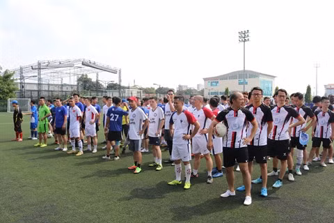 Un tournoi de football d’amitié Vietnam-France qui en appelle d’autres ảnh 1