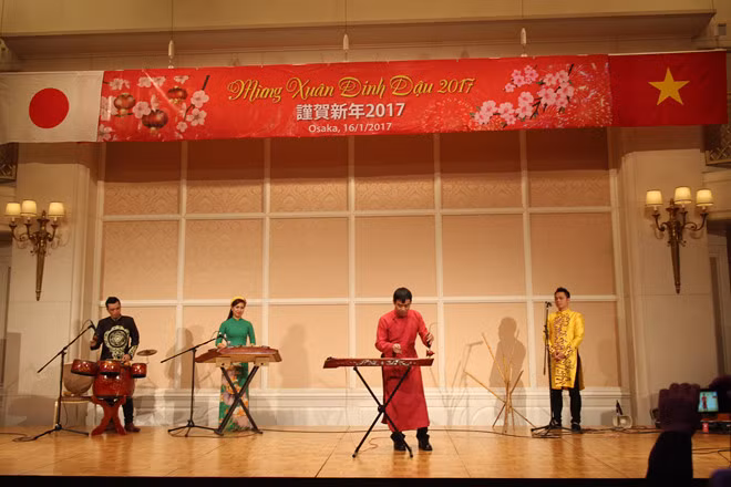 Les Vietnamiens à Osaka accueillent le Nouvel An traditionnel ảnh 1