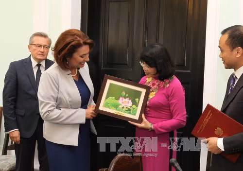 La vice-présidente du Vietnam rencontre des dirigeantes polonaises ảnh 2