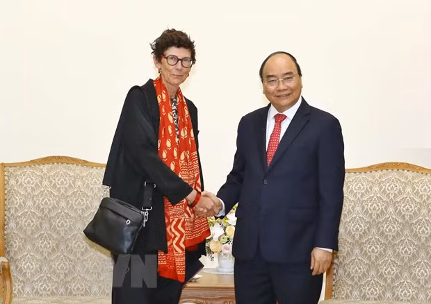 Le Premier ministre reçoit l'ambassadrice de Norvège au Vietnam ảnh 1