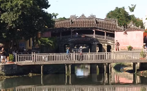 À Hôi An, le vieux pont couvert japonais tremble sur ses bases ảnh 1