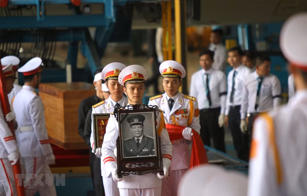 Condoléances pour le décès de l’ancien président et général d’armée Le Duc Anh ảnh 1