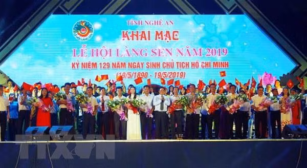 Le Festival du village Sen célèbre l’anniversaire de l’Oncle Hô ảnh 1