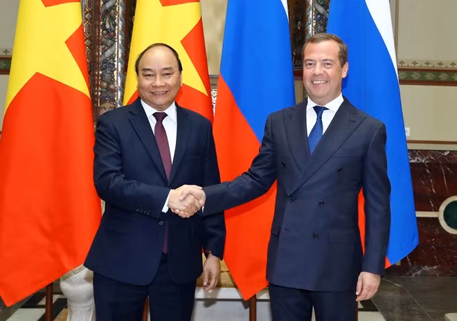 Les PM vietnamien et russe s’entretiennent à Moscou ảnh 1
