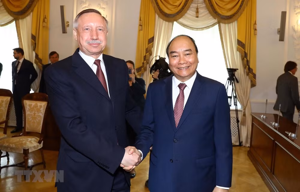 Le Premier ministre Nguyen Xuan Phuc visite Saint-Pétersbourg ảnh 1