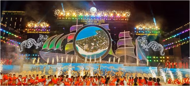 Le Festival maritime de Nha Trang haut en couleurs ảnh 1